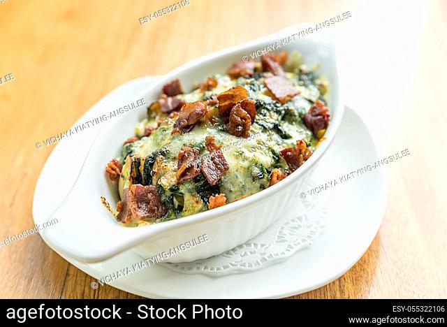Baked spinach with cheese and becon
