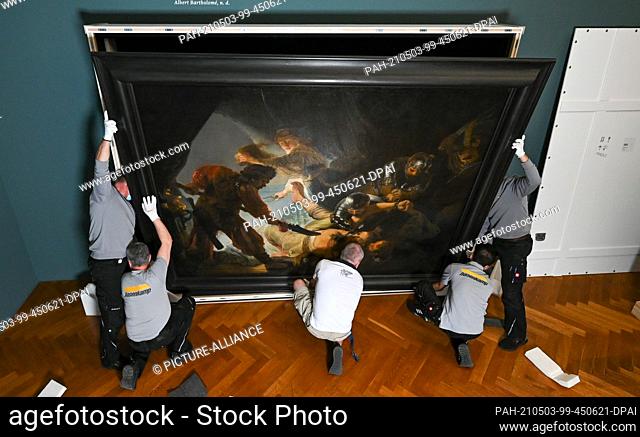03 May 2021, Hessen, Frankfurt/Main: Employees of the international freight forwarder Hasenkamp pack the painting ""The Blinding of Simson (1636)"" by the Dutch...