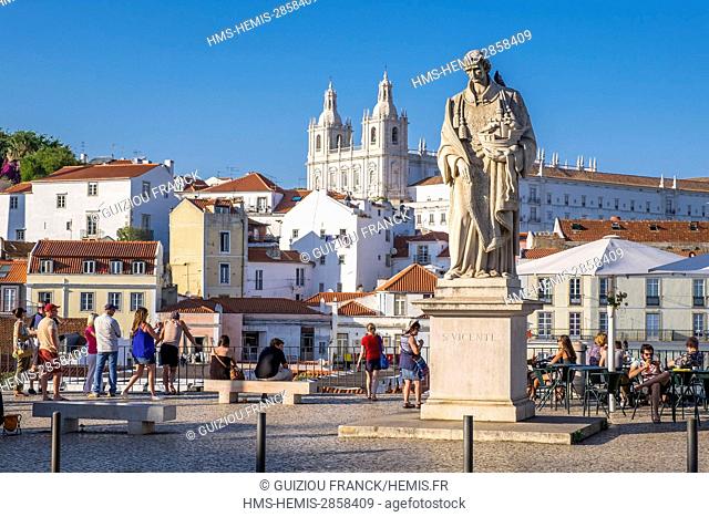 Portugal, Lisbon, Alfama district, terrace of Largo das Portas do Sol, Saint Vincent statue and Sao Vicente de Fora monastery in the background