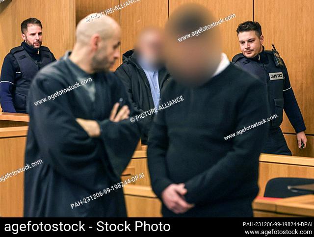 06 December 2023, North Rhine-Westphalia, Aachen: The defendant (M) is led into the courtroom behind the second defendant (2nd from right) by court officials