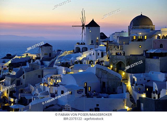 Windmill, Oía at dusk, Santorini, Cyclades, Greek island, Greece, Europe