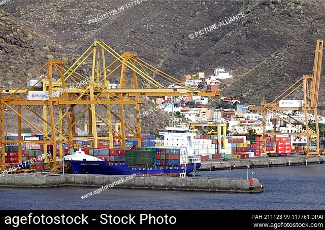 26 October 2021, Spain, Teneriffa: The container ship ÒKarin SchepersÒ is loaded with containers in the port of Santa Cruz de Tenerife