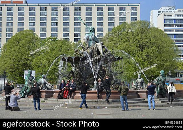 Neptunbrunnen, Spandauer Straße, Mitte, Berlin, Germany, Europe