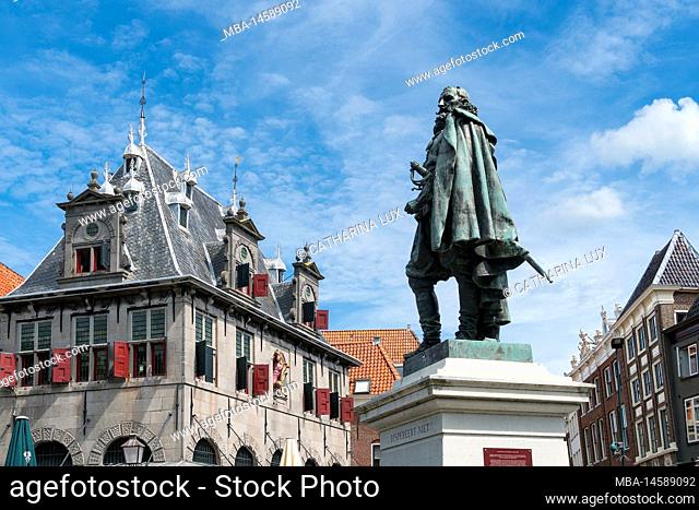 Netherlands, Hoorn, old town, de Roode Steen, historic cheese market, statue of Jan Pieterszoon Coen