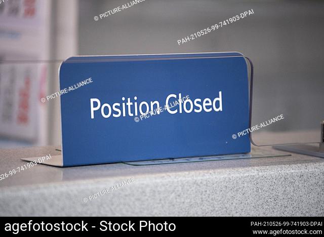 19 May 2021, Hessen, Frankfurt/Main: A sign reading ""Position closed"" stands at an unoccupied ticket counter in the airport's closed Terminal 2