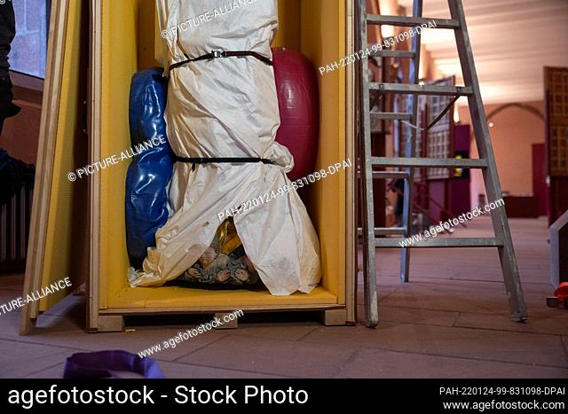 24 January 2022, Rhineland-Palatinate, Mainz: The Kiedrich Double Madonna is in the Cathedral and Diocesan Museum with gymnastic balls to secure it in a...