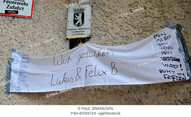 A banner reading 'We commemorate Lukas and Felix B.' hangs at the entrance of the Rheingau school in Berlin, Germany, 27 August 2013
