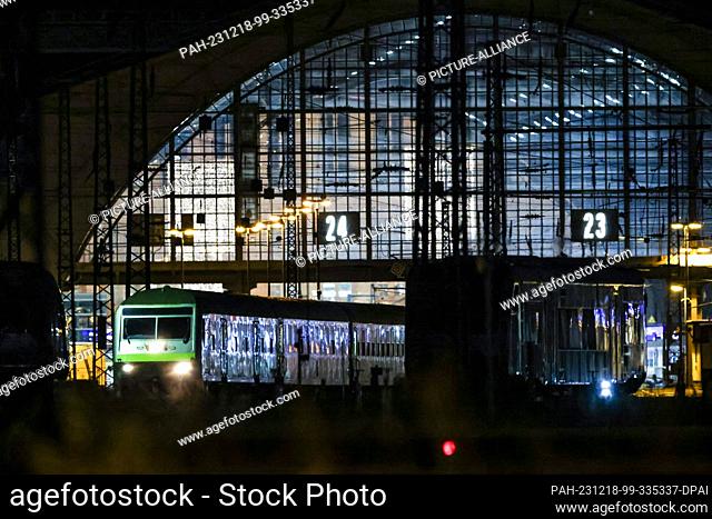 18 December 2023, Saxony, Leipzig: A train leaves Leipzig Central Station in the early morning. In the ongoing wage negotiations between Deutsche Bahn and the...