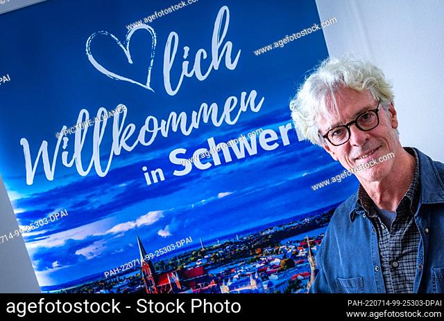 14 July 2022, Mecklenburg-Western Pomerania, Schwerin: The drummer and composer Stewart Copeland stands in front of an exhibitor with the inscription ""Welcome...