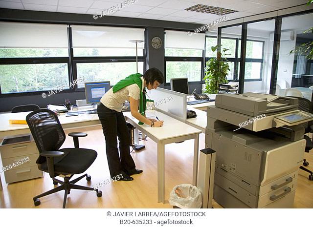 Customers service, Talleres MYL. Spindle manufacturing and repairing. Mendaro. Gipuzkoa, Euskadi, Spain