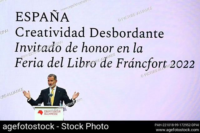 18 October 2022, Hesse, Frankfurt/Main: King Felipe VI of Spain speaks during the opening of the Frankfurt Book Fair in the hall of the Congress Center in front...
