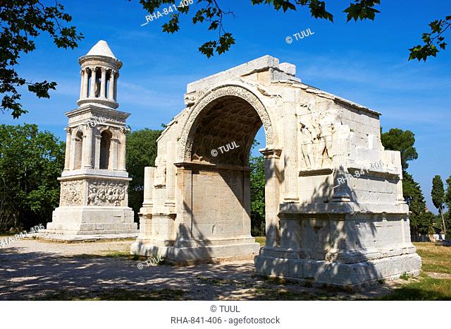 Arch of Triumph and the mausoleum of Jules, ancient Roman site of Glanum, St. Remy de Provence, Les Alpilles, Bouches du Rhone, Provence, France, Europe