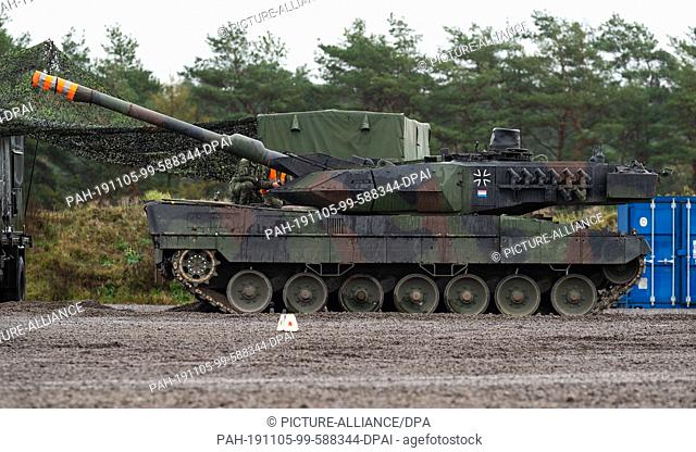 11 October 2019, Lower Saxony, Munster: A Leopard 2A6 battle tank of the German Armed Forces, belonging to the German-Dutch Corps