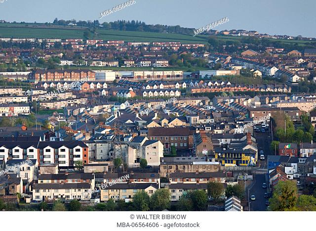 UK, Northern Ireland, County Londonderry, Derry, elevated town view, dawn