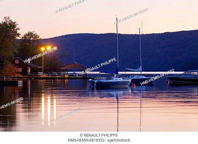 Canada, Quebec province, Eastern Townships or Estrie, North Hatley, Sunset on Lake Massawippi, sailboats