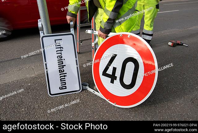 19 February 2020, Baden-Wuerttemberg, Stuttgart: An employee of the city carries a Tempo 40 sign and a sign with the inscription ""Luftreinhaltung""