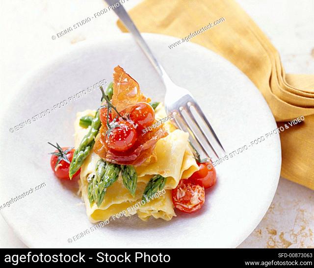 Lasagnette with asparagus tips and cocktail tomatoes