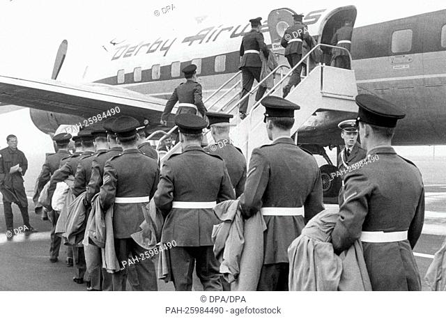 British soldiers of the ""Welsh Regiment"" leave Berlin from Airport Gatow in direction of Cardiff, Wales, on the 22nd of October in 1963