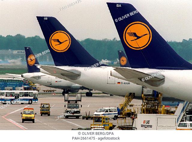The way for the complete privatization of Deutsche Lufthansa (photo from 6.5.1994, Rhein-Main-Airport, Frankfurt am Main) is still open this year