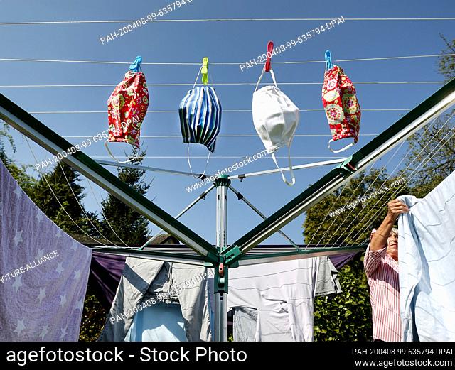 08 April 2020, North Rhine-Westphalia, Mülheim: The 79-year-old pensioner Inge Vincents has hung up her self-sewn masks to dry after 60 degrees washing