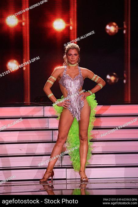 14 May 2021, North Rhine-Westphalia, Cologne: Actress Valentina Pahde dances on the RTL dance show ""Let's Dance"". Photo: Andreas Rentz/Getty Images...