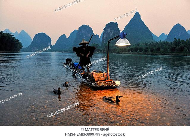 China, Guangxi province, Guilin region, cormorant fisherman on Li River around Yangshuo