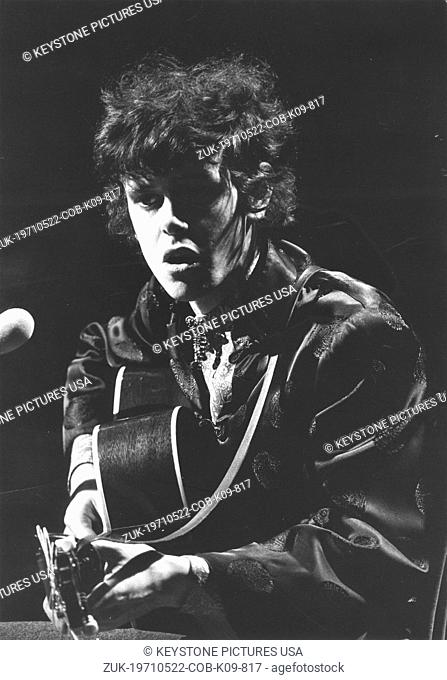 May 22, 1971 - London, England, United Kingdom - Exact date unknown - Folk singer DONOVAN (born DONOVAN PHILIPS LEITCH, 10 May 1946) is a Scottish singer