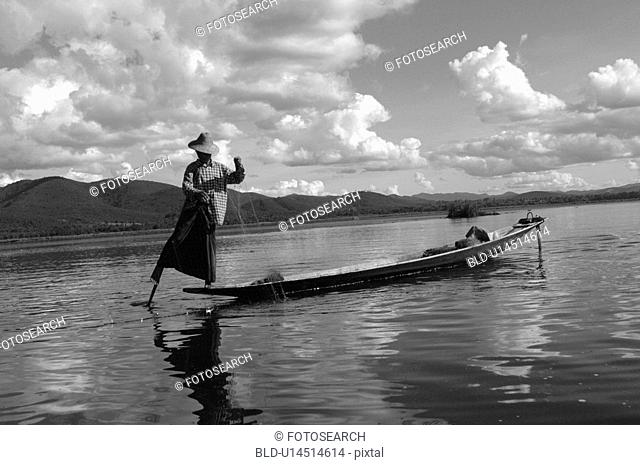 Fisherman leg rowing
