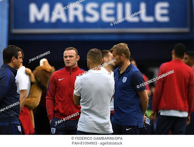 England's Wayne Rooney (2nd L) and teammates inspect the Stade Velodrome in Marseille, France, 10 June, 2016. England will play against Russia in the Group B...