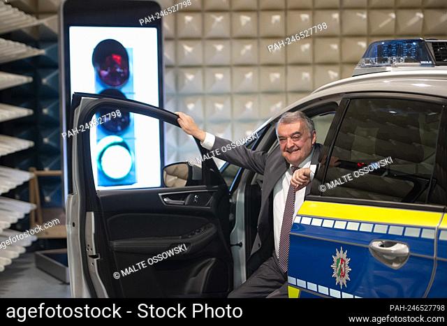 Herbert REUL, politician, CDU, interior minister of the state of North Rhine-Westphalia, sits in a police patrol car, switches on a green wave for an operation