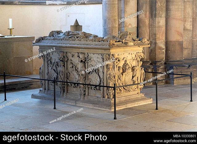 Germany, Saxony-Anhalt, Magdeburg, Magdeburg Cathedral, sandstone sarcophagus of Queen Editha, died in 946. (In 1520 the cathedral was completed after 311 years...