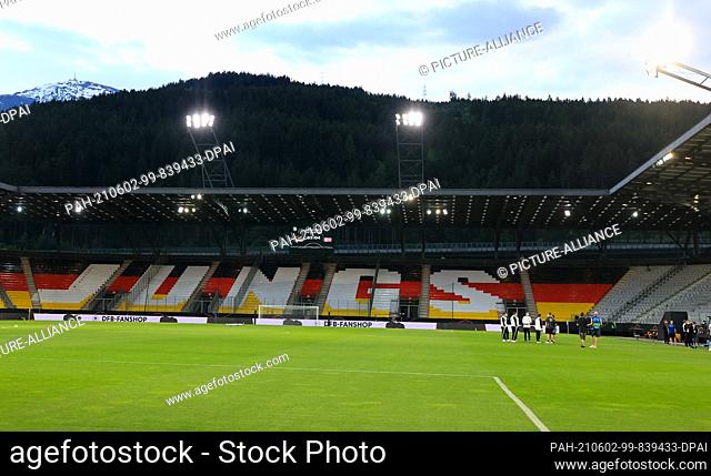 02 June 2021, Austria, Innsbruck: Football: International match, Germany - Denmark at Tivoli Stadium. The players of Germany are on the pitch before the match