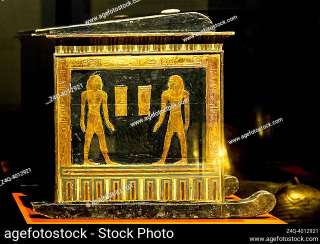 Egypt, Cairo, Egyptian Museum, from the tomb of Yuya and Thuya in Luxor : Canopic box of Yuya, with the 4 canopic vases. The box is on sledge and shows protctor...