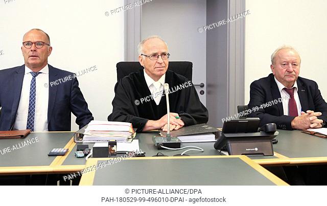 29 May 2018, Germany, Sigmaringen: The judge Juergen Dorner (C) and two jurors sitting at the begin of the trial in the conference room of the distric court
