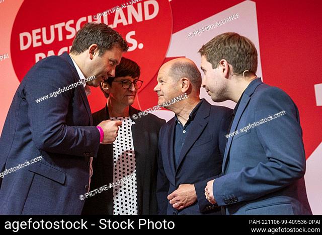 05 November 2022, Berlin: Lars Klingbeil (l-r), SPD Federal Chairman, Saskia Esken, SPD Federal Chairwoman, Chancellor Olaf Scholz (SPD) and Kevin Kühnert