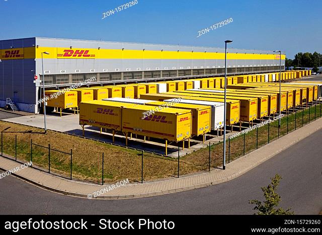 Verteilzentrum der Deutsche Post DHL neben dem Amazon Logistikzentrum, Rheinsberg, Nordrhein-Westfalen, Deutschland, Europa
