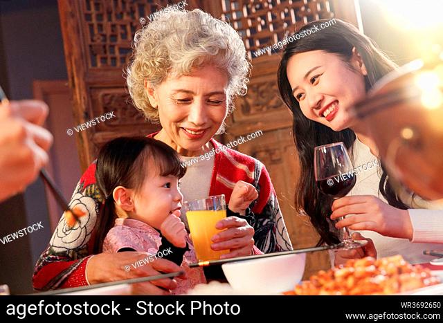 Young women with daughter to accompany my mother for dinner