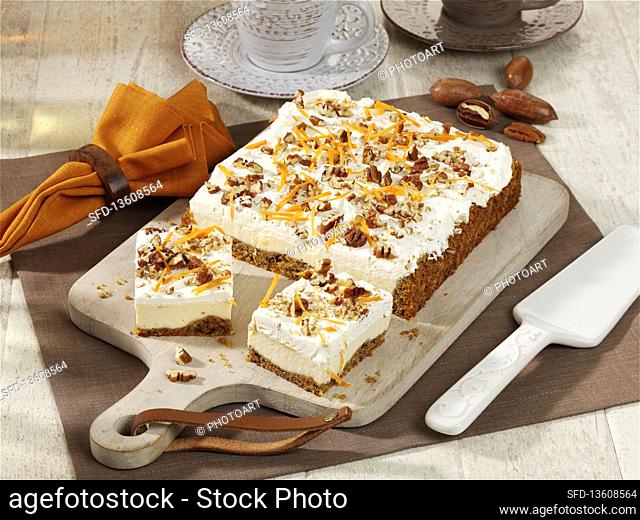 Carrot cheesecake with nuts