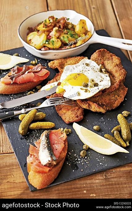 Holstein escalope with fried potatoes, salmon and fried egg