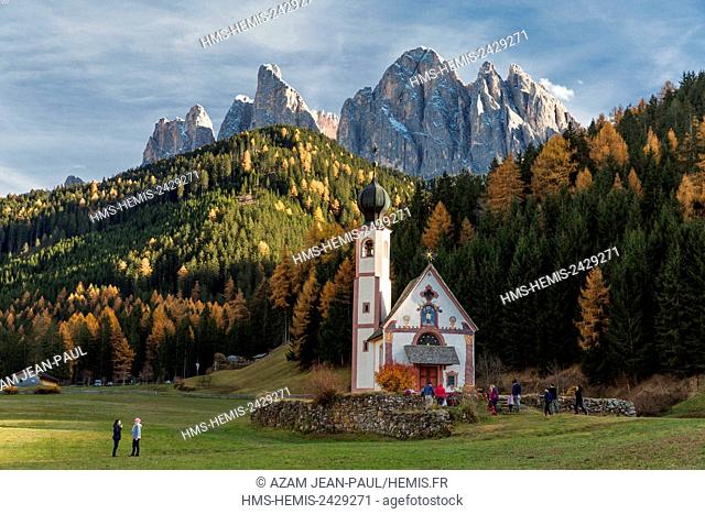 Italy, Trentino Alto Adige, Dolomites massif listed as World Heritage by UNESCO, Funes or Villnoss valley, Saint Johann church, Odle mountains