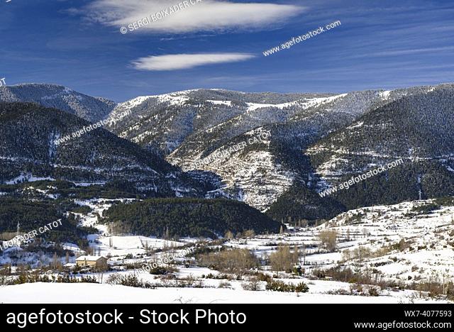 Serra del Verd range after a snowfall, viewed from Gósol (Catalonia, Spain, Pyrenees)