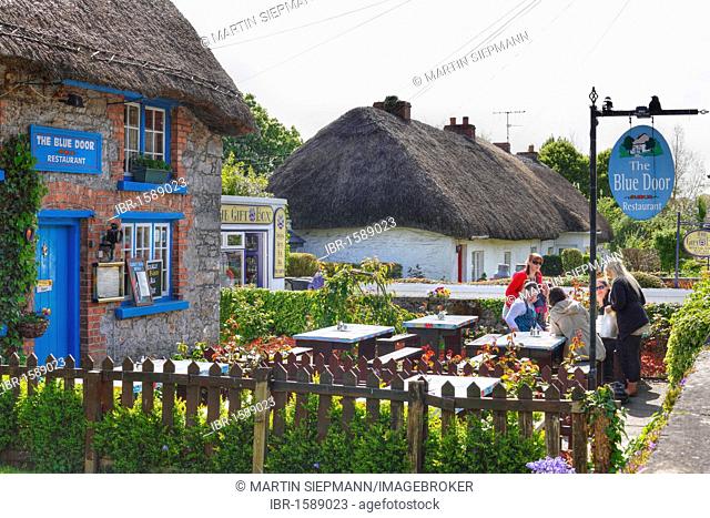 The Blue Door restaurant, houses with thatched roof, Adare, County Limerick, Ireland, British Islands, Europa