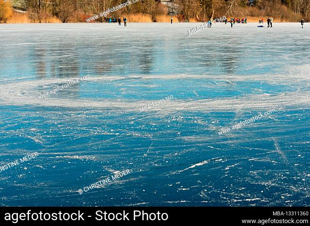 Winter, weather, Bavaria, Waging, lake Tachinger See, Rupertiwinkel region, Upper Bavaria, ice, frozen lake, traces of skaters, skaters