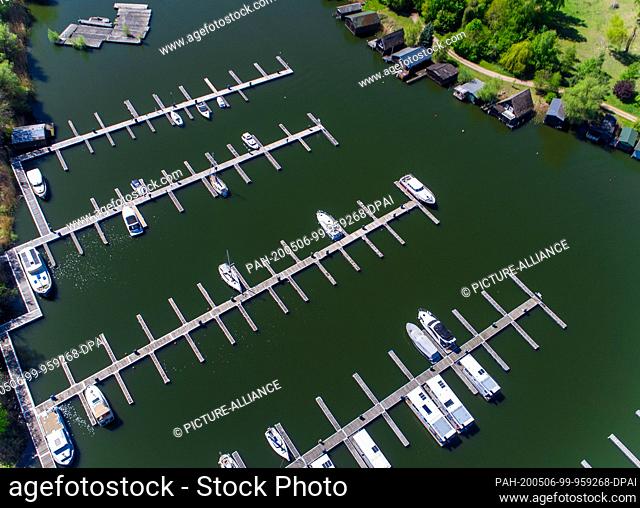 06 May 2020, Mecklenburg-Western Pomerania, Rechlin: The berths for private boat owners are empty because of the corona protection measures in the Müritz...