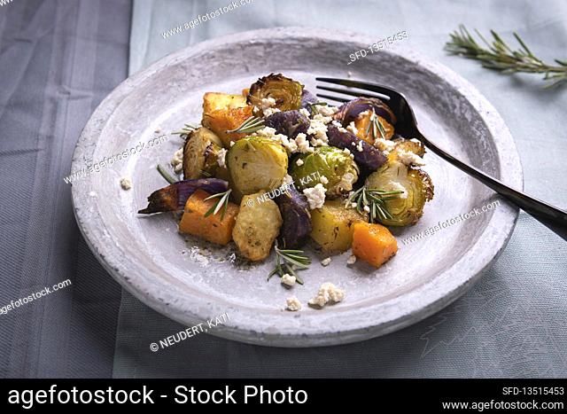 Vegan oven vegetables with tofu (potatoes, sweet potatoes, Brussels sprouts)