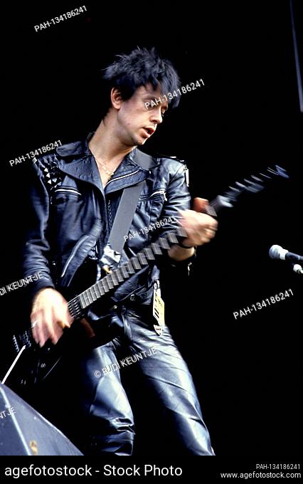 Ian McKean of Twenty Flght Rockers live at the 1986 Reading Rock Festival on Richfield Avenue. Reading, Aug 22, 1986 | usage worldwide