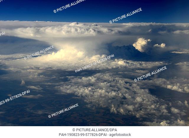 05 July 2018, Portugal, Porto: View from the plane on 5.7.2018 shortly after takeoff in Porto. A dramatic cloud atmosphere draws the attention of the passengers...