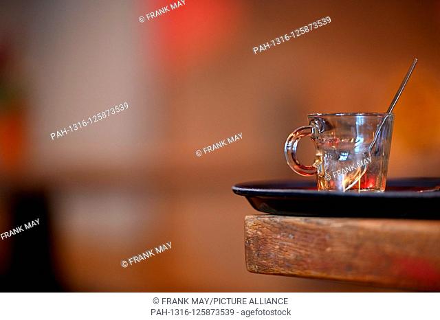 Espresso cups on a table, Germany, city of Hamburg, 22. October 2019. Photo: Frank May | usage worldwide. - Hamburg/Niedersachsen/Germany