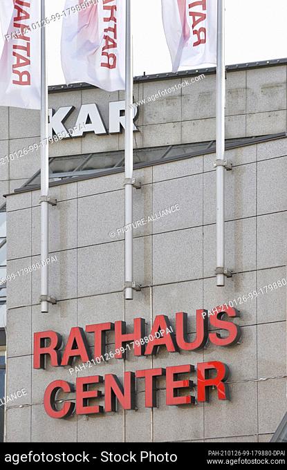 25 January 2021, Saxony-Anhalt, Dessau-Roßlau: Karstadt in Dessau is closing down for good! A visible sign of the end of the department store is the removal of...