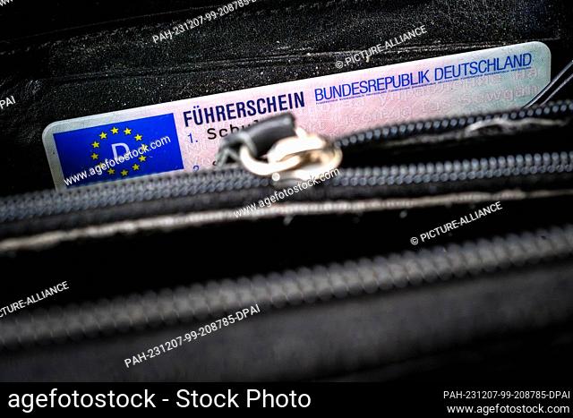 06 December 2023, Bremen: ILLUSTRATION - A German driver's license peeks out of a wallet. The Transport Committee in the EU Parliament is voting on proposals...